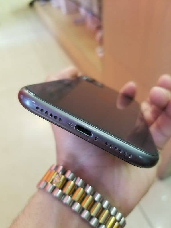 I phone 11 of 78% battery urgent sale 7