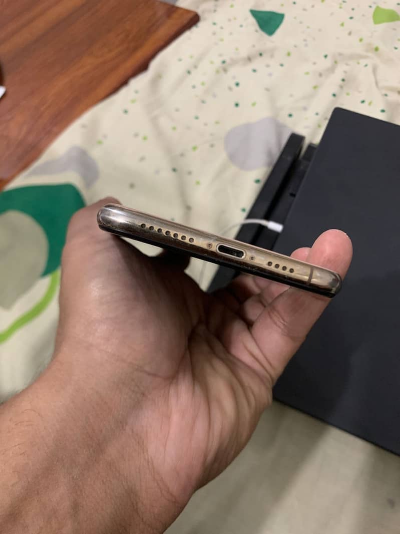 256 gb NON PTA Apple iPhone XS Max 1