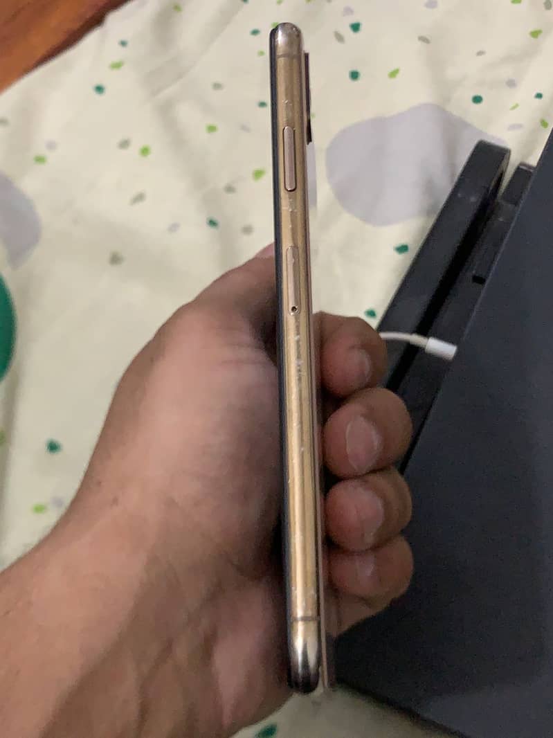 256 gb NON PTA Apple iPhone XS Max 3