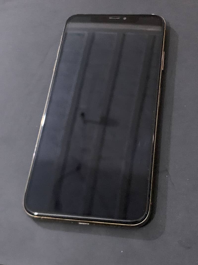 256 gb NON PTA Apple iPhone XS Max 4