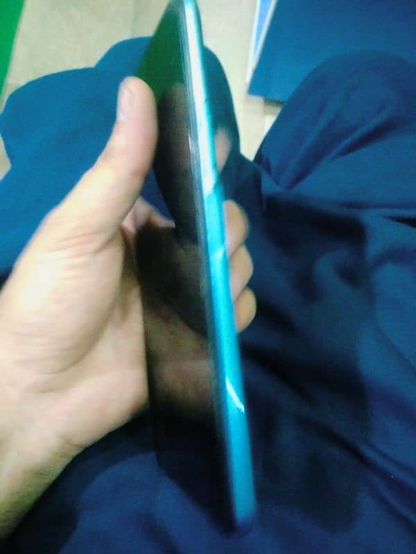 vivo y51s 8gb 128gb box sath he penal chenj he condition ok 0