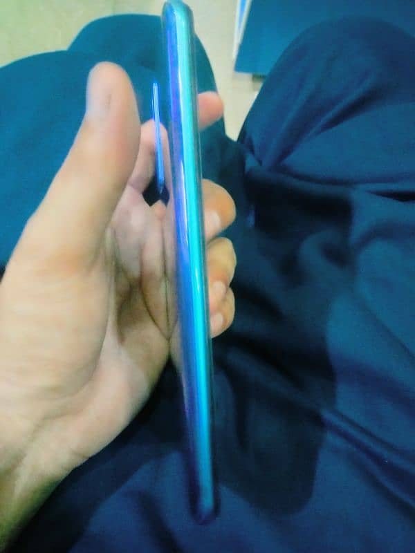 vivo y51s 8gb 128gb box sath he penal chenj he condition ok 1