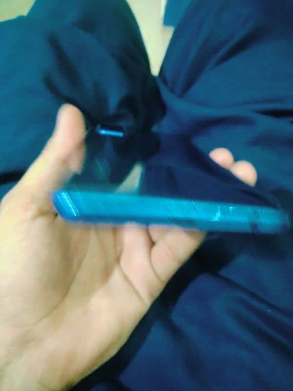 vivo y51s 8gb 128gb box sath he penal chenj he condition ok 4