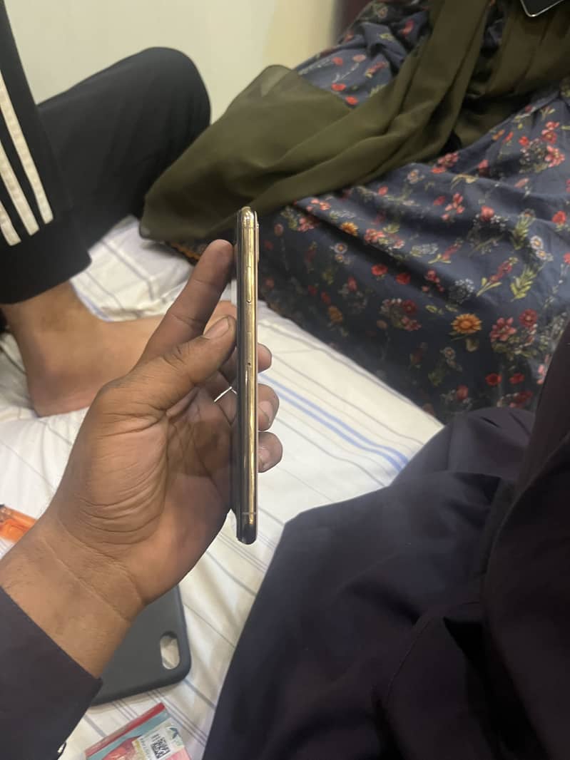 Iphone xs max rose gold 64gp jv 1