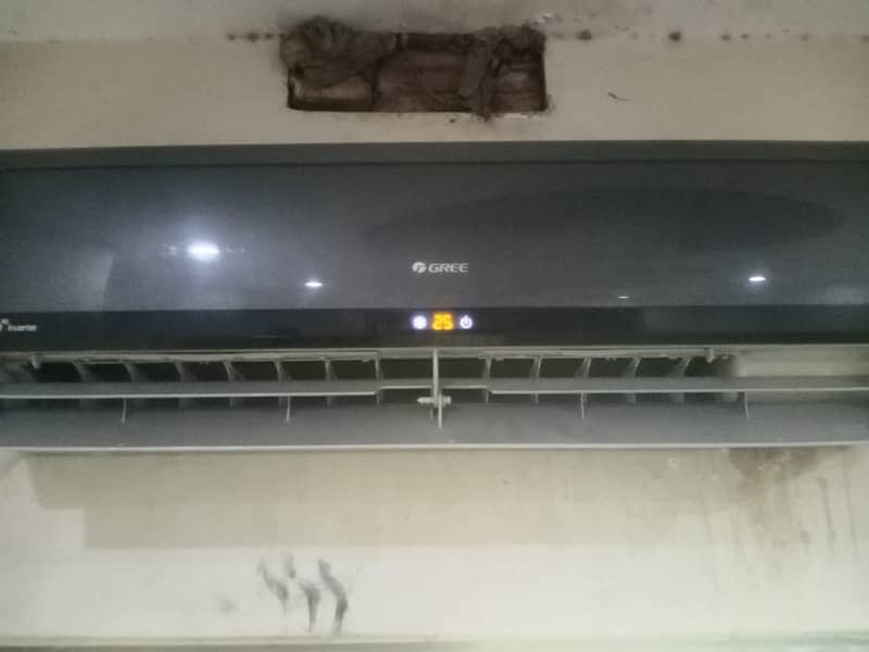Gree inverter 1.5 ton for sale good condition 0