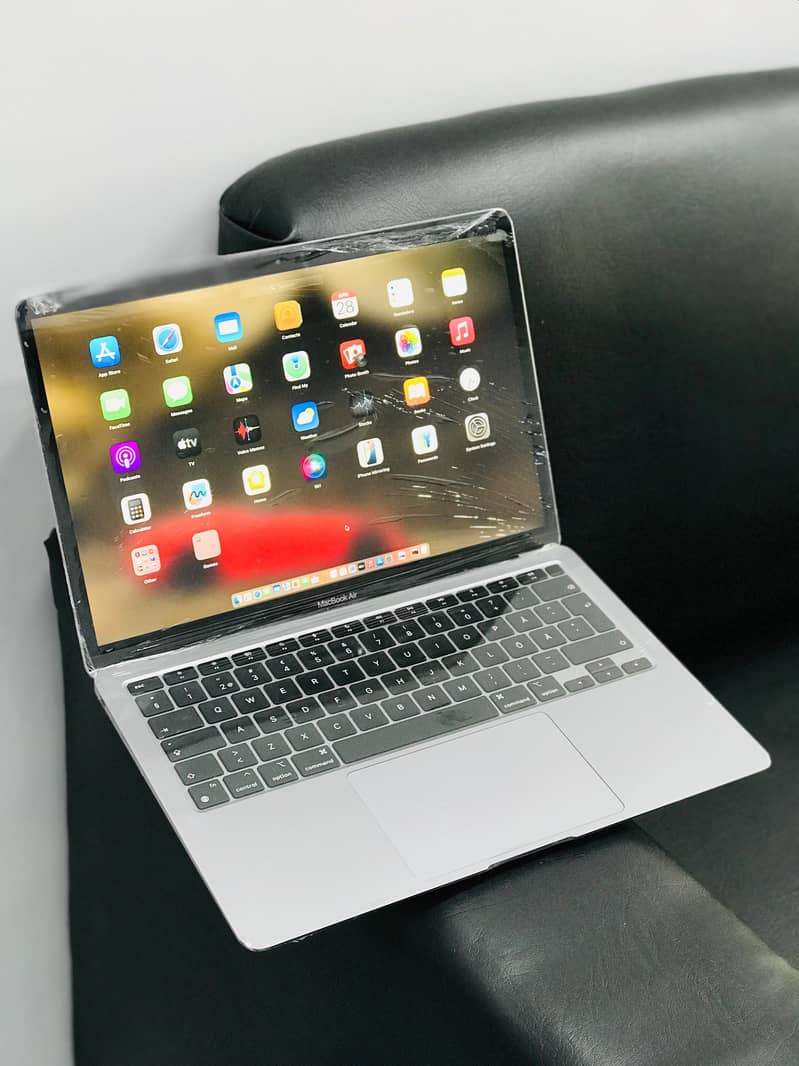  MacBook Air M1 Chip With Retina Display 1