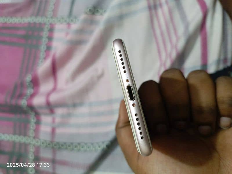 Iphone 7 PTA 128gb 3