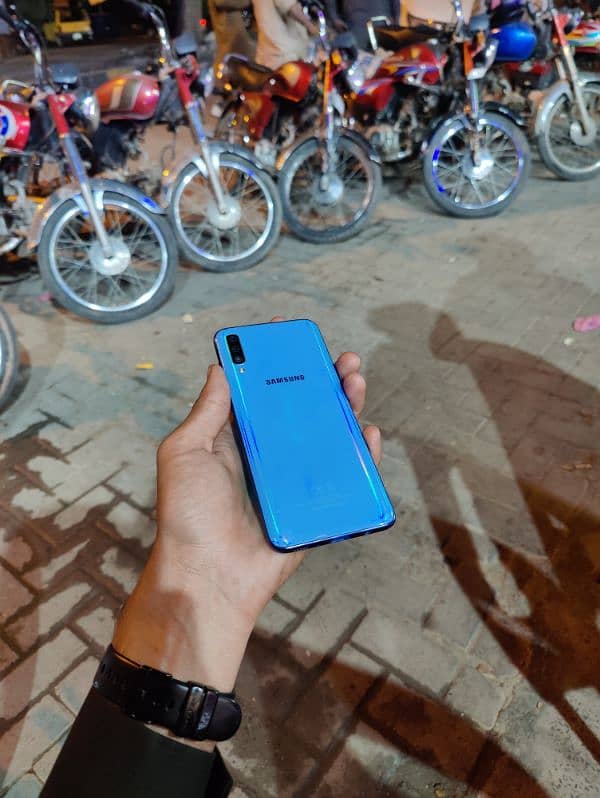 Samsung Galaxy A70 (8/128) Non PTA 0