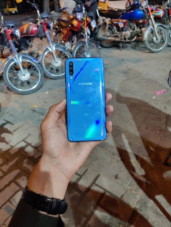 Samsung Galaxy A70 (8/128) Non PTA 2