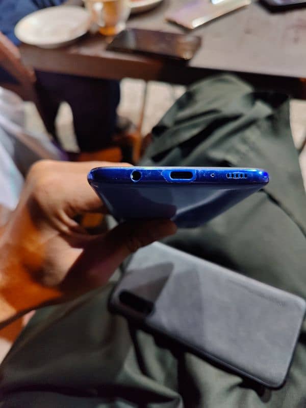 Samsung Galaxy A70 (8/128) Non PTA 4