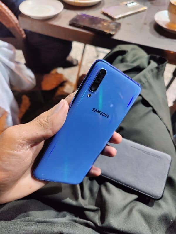 Samsung Galaxy A70 (8/128) Non PTA 5