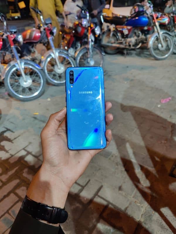 Samsung Galaxy A70 (8/128) Non PTA 8