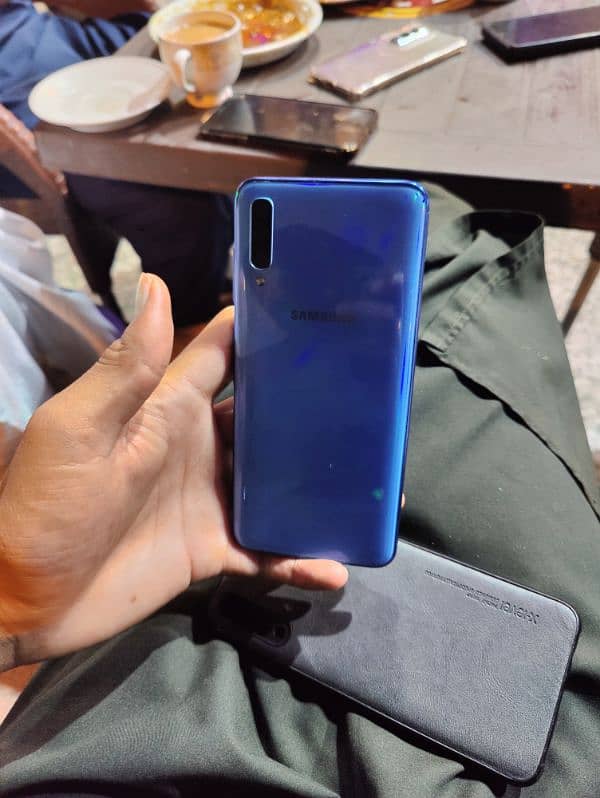 Samsung Galaxy A70 (8/128) Non PTA 9