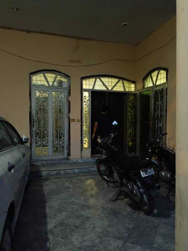 24 MARLA LOWER PORTION FOR RENT NEAR PIA MAIN BOULEVARD. ALL FACILITIES AVAILABLE. WALKING DISTANCE FROM PIA MAIN BOULEVARD. AVAILABLE FOR BOTH FAMILY AND OFFICE . 4