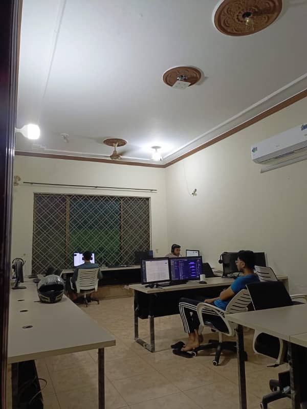 24 MARLA LOWER PORTION FOR RENT NEAR PIA MAIN BOULEVARD. ALL FACILITIES AVAILABLE. WALKING DISTANCE FROM PIA MAIN BOULEVARD. AVAILABLE FOR BOTH FAMILY AND OFFICE . 5