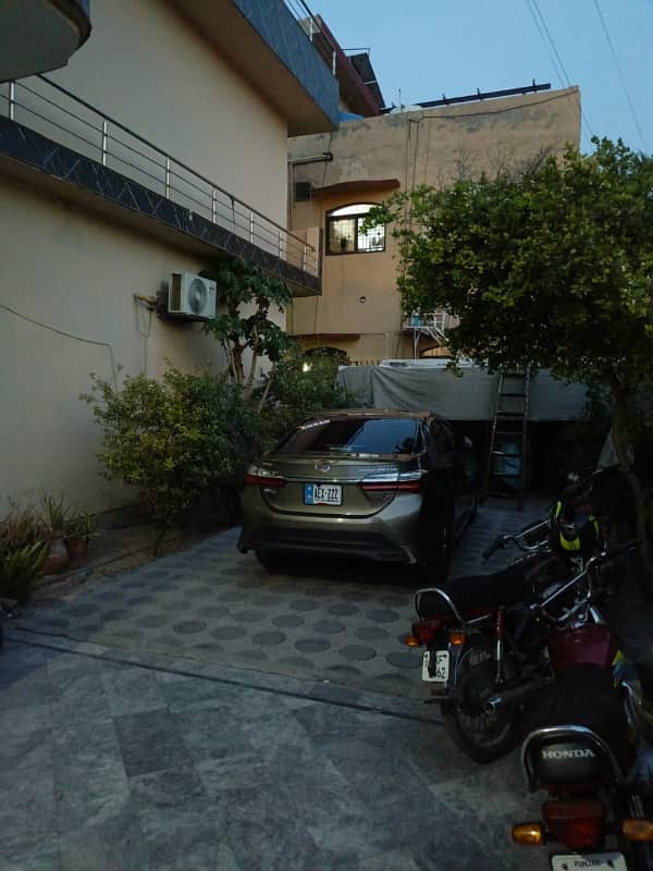 24 MARLA LOWER PORTION FOR RENT NEAR PIA MAIN BOULEVARD. ALL FACILITIES AVAILABLE. WALKING DISTANCE FROM PIA MAIN BOULEVARD. AVAILABLE FOR BOTH FAMILY AND OFFICE . 7
