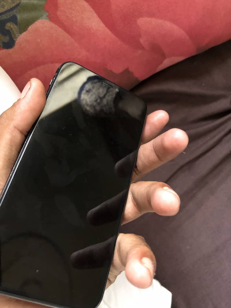 I phone xs. 512 gb 3