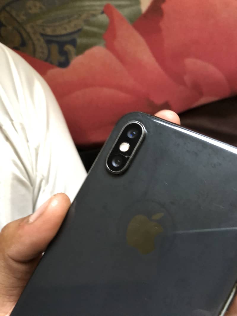 I phone xs. 512 gb 4