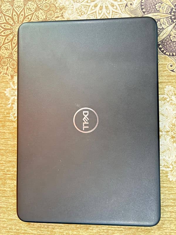 Dell latitude i3 Gen 8 SSD 256 GB 8 Gb ram 1