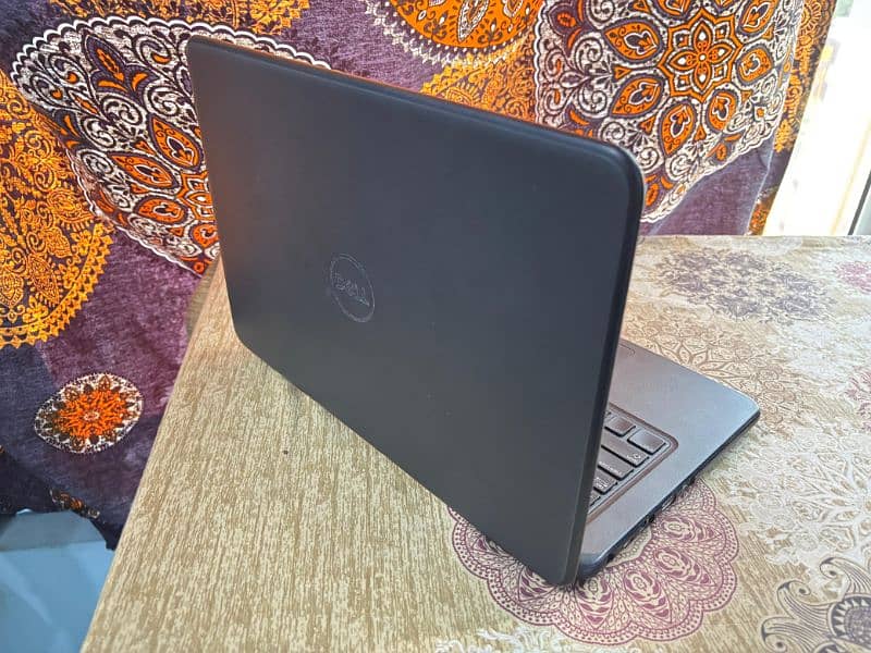 Dell latitude i3 Gen 8 SSD 256 GB 8 Gb ram 3