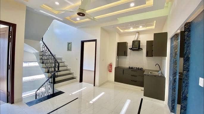 10 Marla Beautiful Lower Portion On Rent In Nawab Town Block C 9