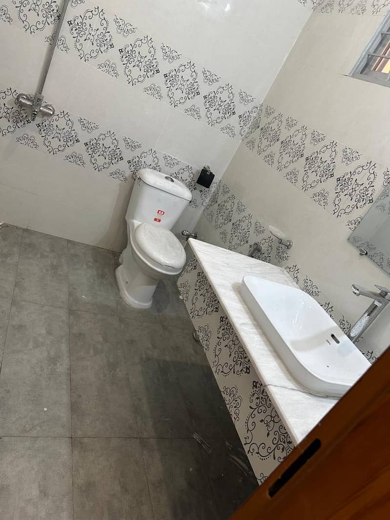 10 Marla Beautiful Lower Portion On Rent In Nawab Town Block C 30