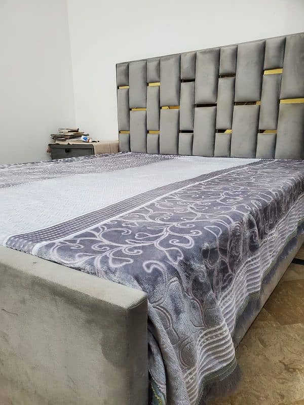 Queen size bed with two Side tables 1