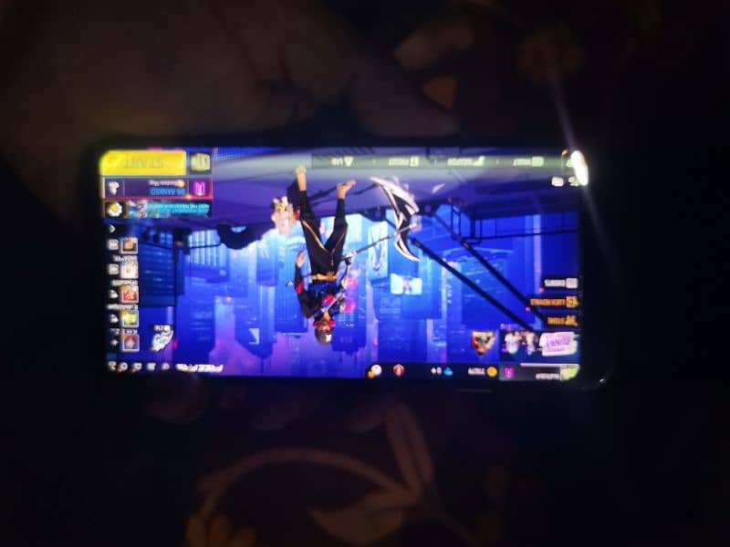 Google pixel 4 6/64 lcd kharb ha pick ma dekh lo non pta 0