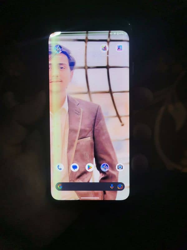 Google pixel 4 6/64 lcd kharb ha pick ma dekh lo non pta 1