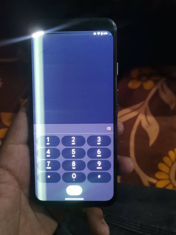 Google pixel 4 6/64 lcd kharb ha pick ma dekh lo non pta 2