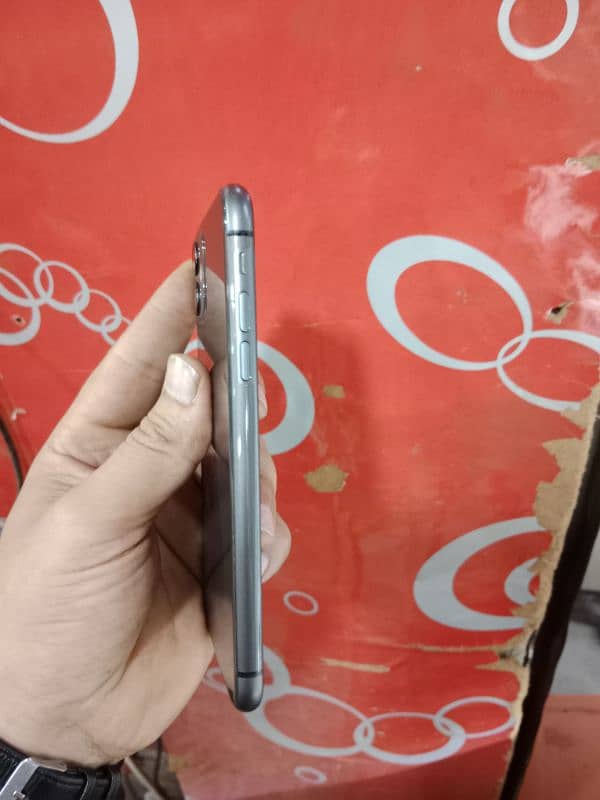 iphone 11 non pta  (64) water pack 7