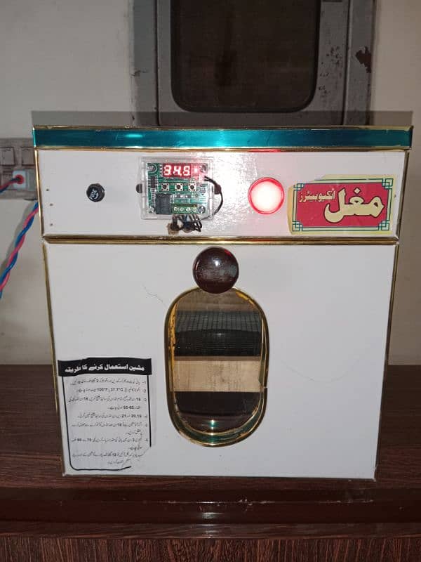 incubator for eggs 0