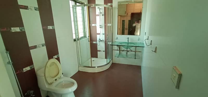 1 Kanal Fully Furnished Modern Upper Portion For Rent In DHA Phase 4 Lahore! 7