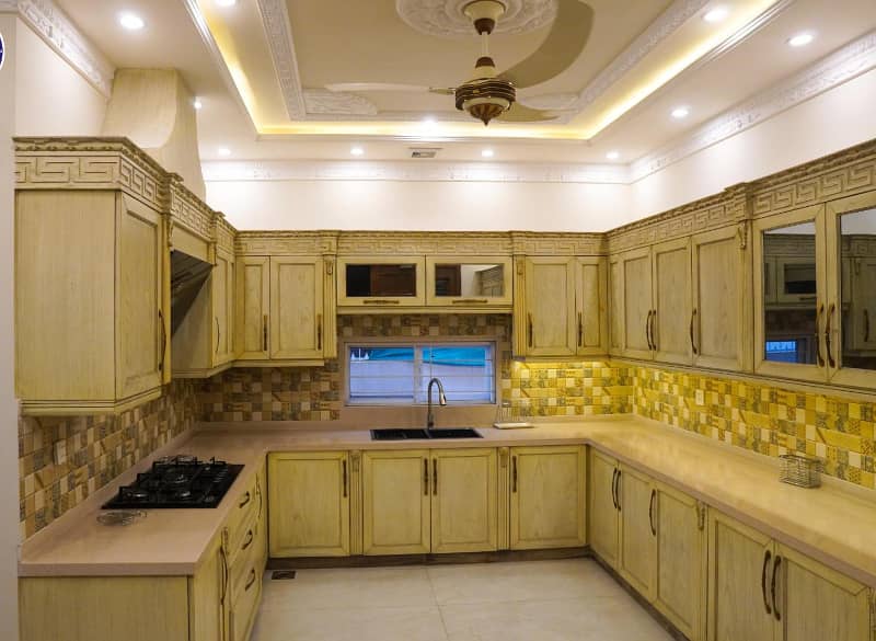 20 Marla Brand New 6 Bedroom Victorian Design House For Sale! 10