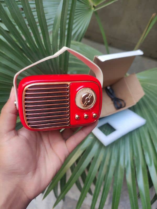 Rechargeable portable speaker Bluetooth with box and charging cable 0