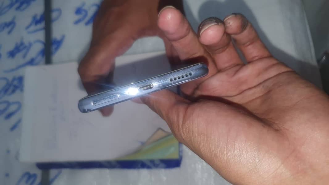 Techno cammon 30s in warranty 10 mnth 5