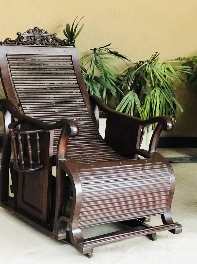 Swinging or moving chair 0