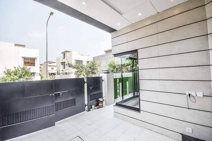 5 MARLA BRAND NEW MODERN DESIGN BUNGLOW AVAILABLE FOR RENT IN DHA 2