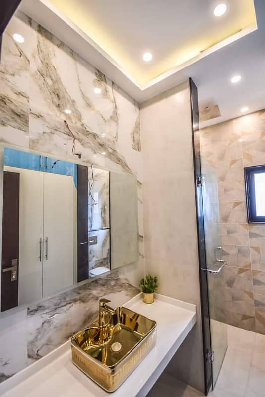 5 MARLA BRAND NEW MODERN DESIGN BUNGLOW AVAILABLE FOR RENT IN DHA 4
