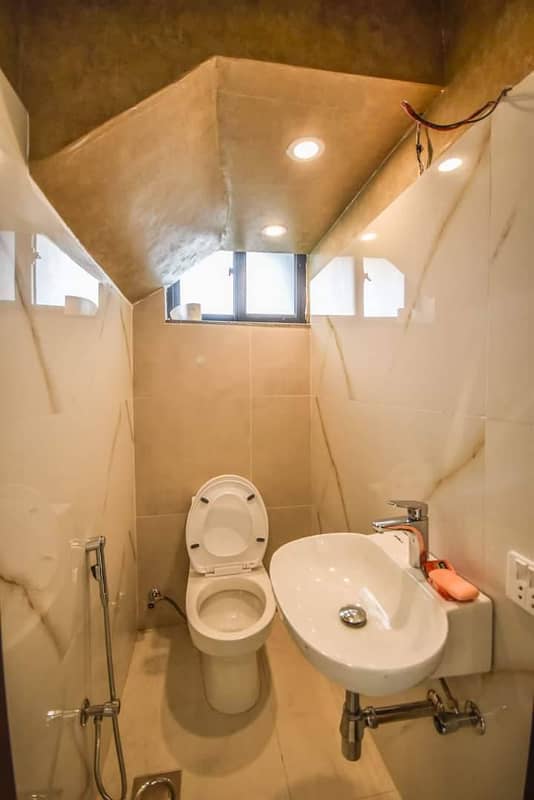 5 MARLA BRAND NEW MODERN DESIGN BUNGLOW AVAILABLE FOR RENT IN DHA 7