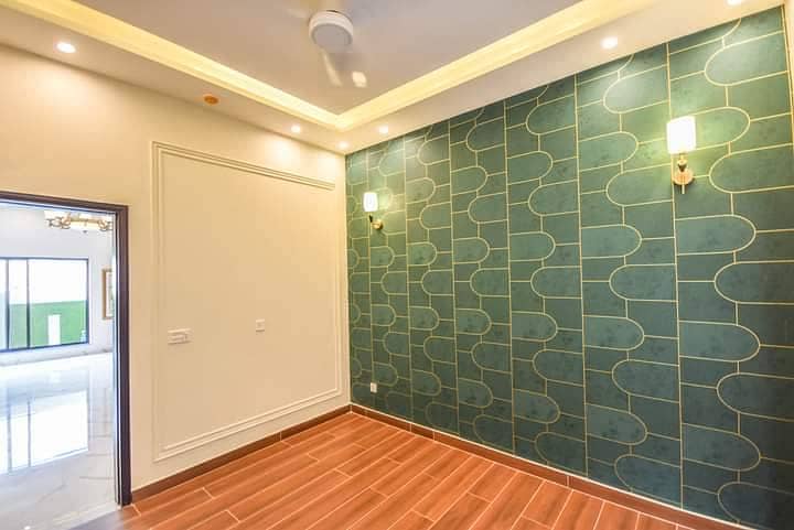5 MARLA BRAND NEW MODERN DESIGN BUNGLOW AVAILABLE FOR RENT IN DHA 10