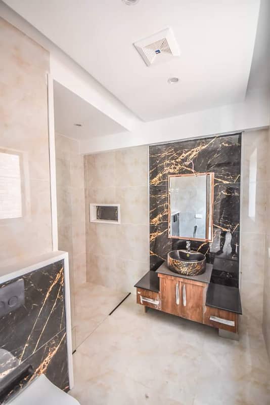 5 Marla Most Bueatifull Luxury Bungalow For Rent At Prime Location In Dha Lahore 11