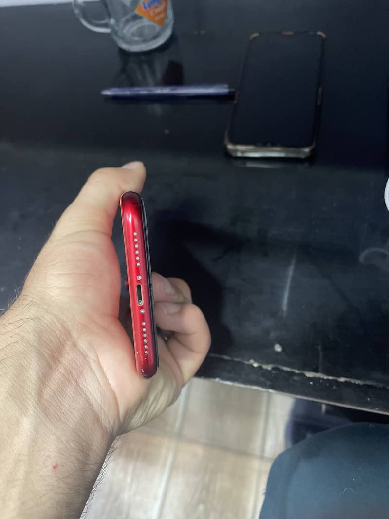 iPhone XR 4