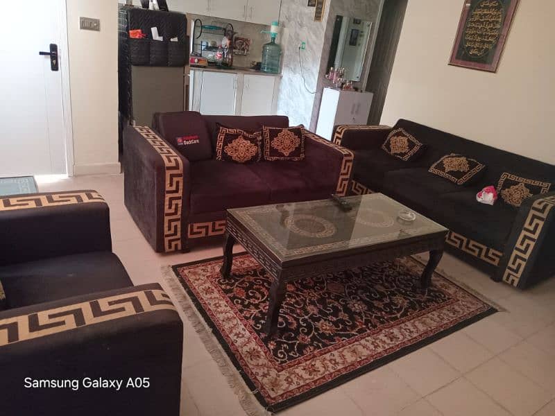 want to sell the sofa 0