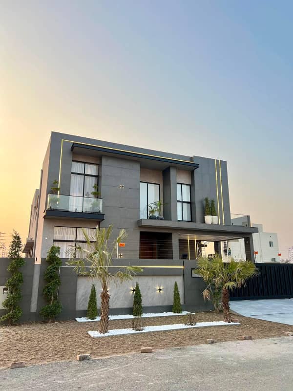 One Kanal Luxurious Bungalow Walking Distance From Carrefour Mall & Mcds Top Location 0