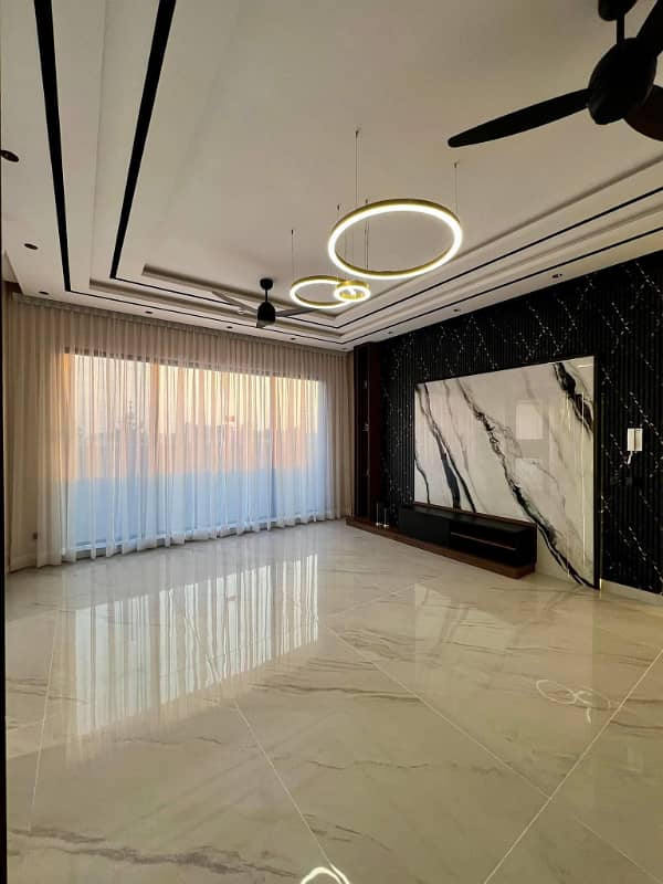 One Kanal Luxurious Bungalow Walking Distance From Carrefour Mall & Mcds Top Location 1