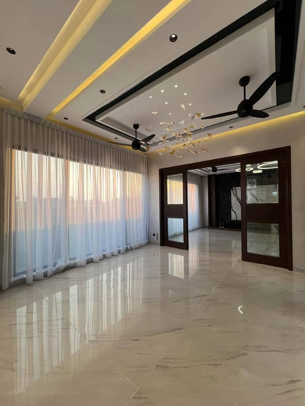 One Kanal Luxurious Bungalow Walking Distance From Carrefour Mall & Mcds Top Location 7