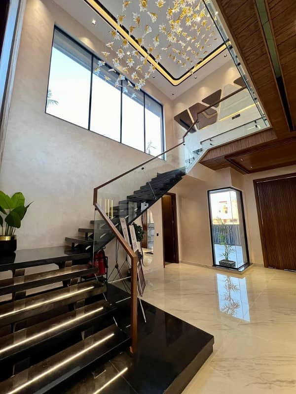 One Kanal Luxurious Bungalow Walking Distance From Carrefour Mall & Mcds Top Location 9
