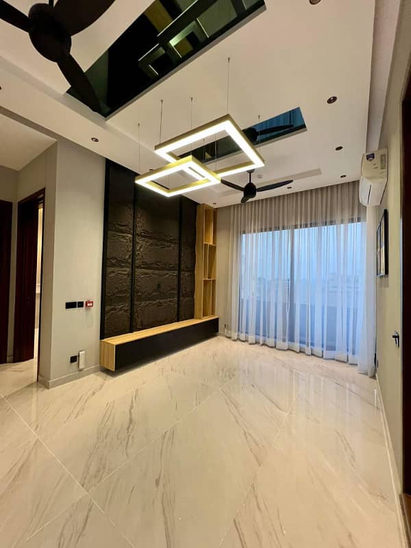 One Kanal Luxurious Bungalow Walking Distance From Carrefour Mall & Mcds Top Location 12
