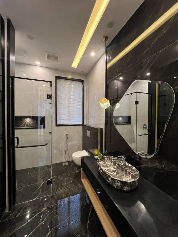 One Kanal Luxurious Bungalow Walking Distance From Carrefour Mall & Mcds Top Location 15